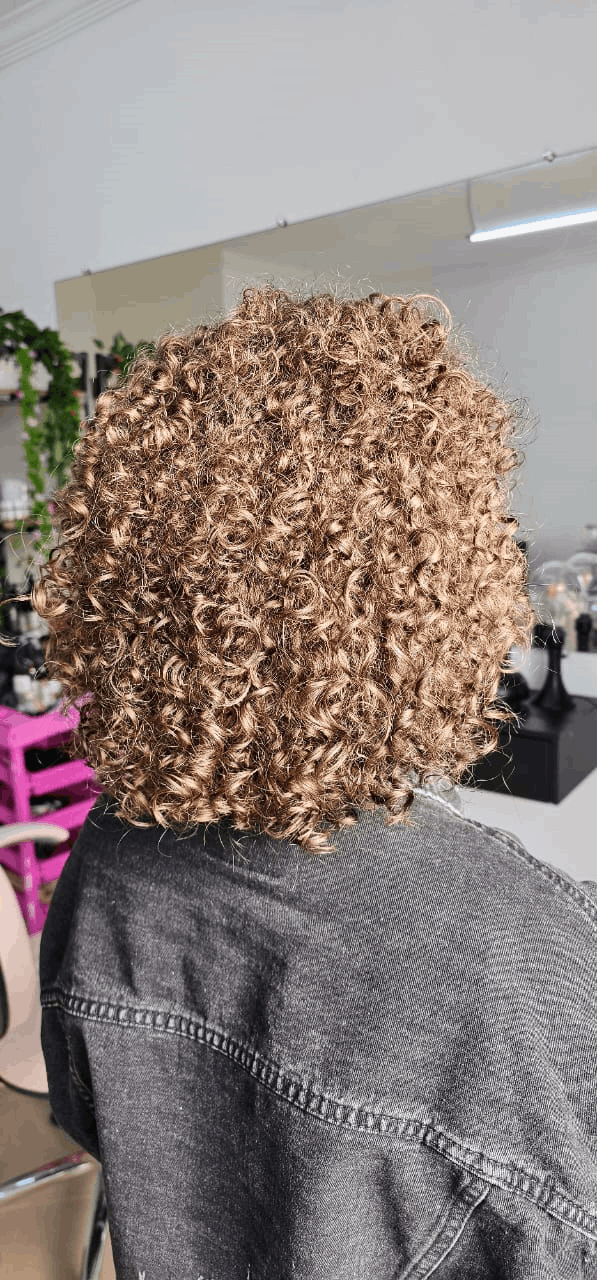 clientes Espaço Amanda Vitoriano especialista em cabelos cacheados, ondulados, crespo natural, unha e depilação, na região de Santo André